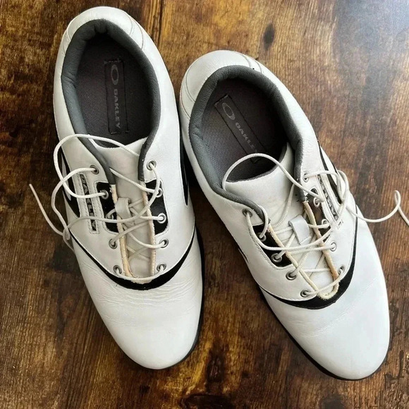 Oakley mens golf shoes. Size: 10. Style: 14010-100 main image 13